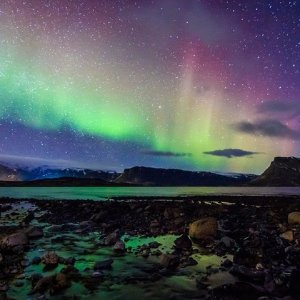 6-Day Northern Lights Iceland Guided Tour with Hotels and Air
