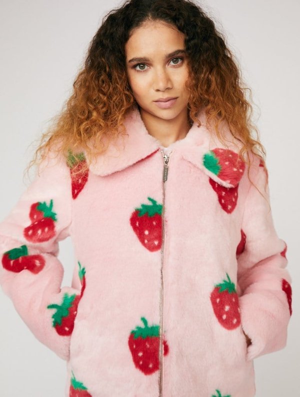 草莓泰迪外套