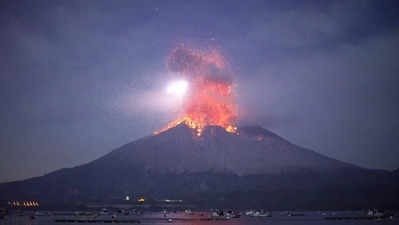 日本鹿儿岛县樱岛火山再度喷发，警戒升至最高级别