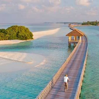 $2899—Maldives 5-star trip incl. meals & drinks, save $6400