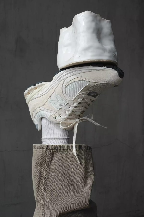 2002R Sneaker