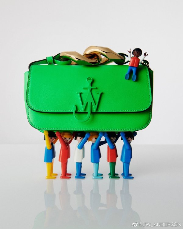 CHAIN BAGUETTE ANCHOR BAG in green | JW Anderson