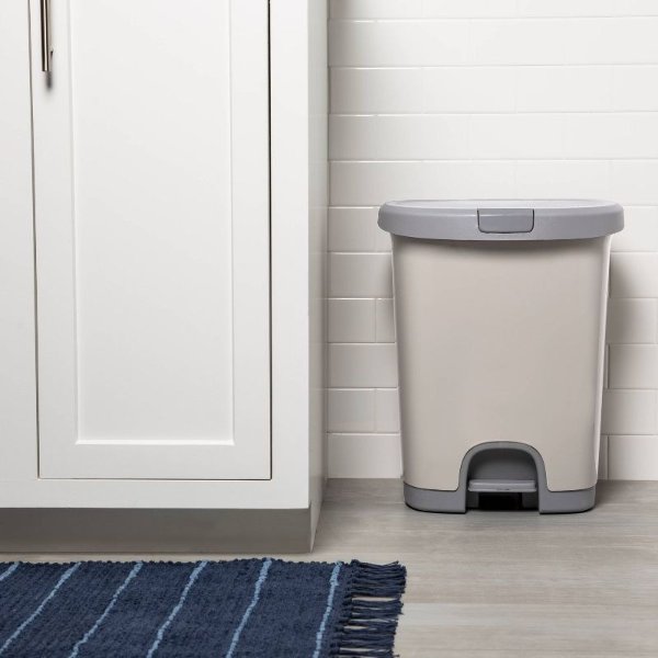 7gal Step Trash Can with Locking Lid Gray