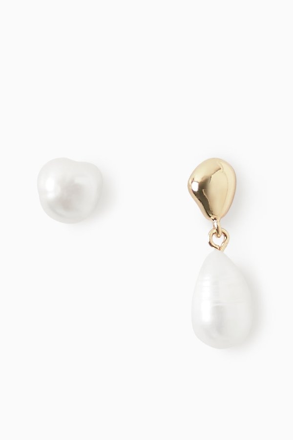 MISMATCHED PEARL EARRINGS