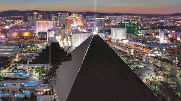 luxorlv_58785076_2709771365705505_8317277489732912672_n.jpg