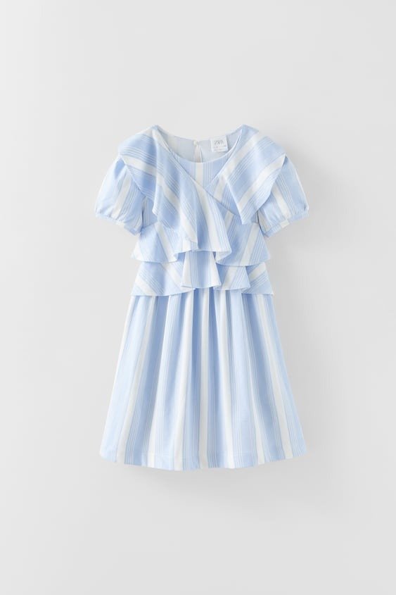 Dress with round neck and short sleeves. Buttoned back teardrop closure. Ruffle applique.