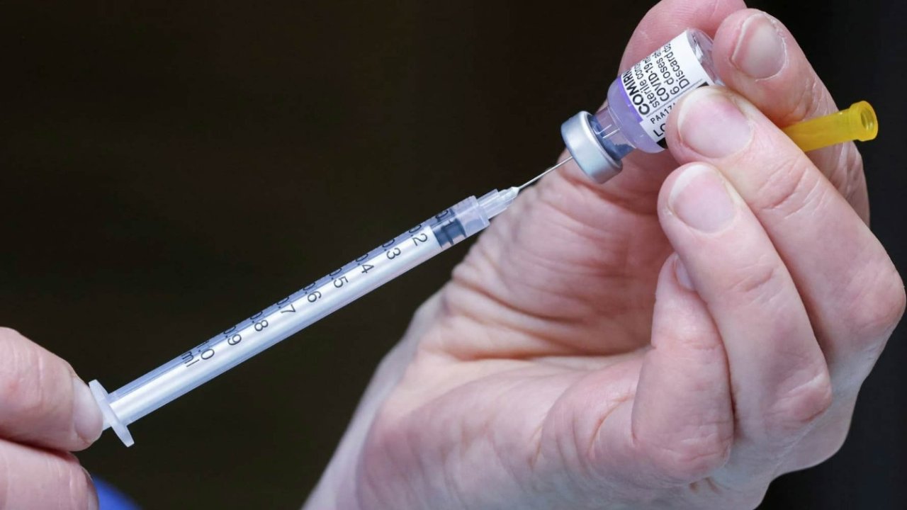 CDC和FDA批准针对Omicron BA.5的新冠疫苗加强针
