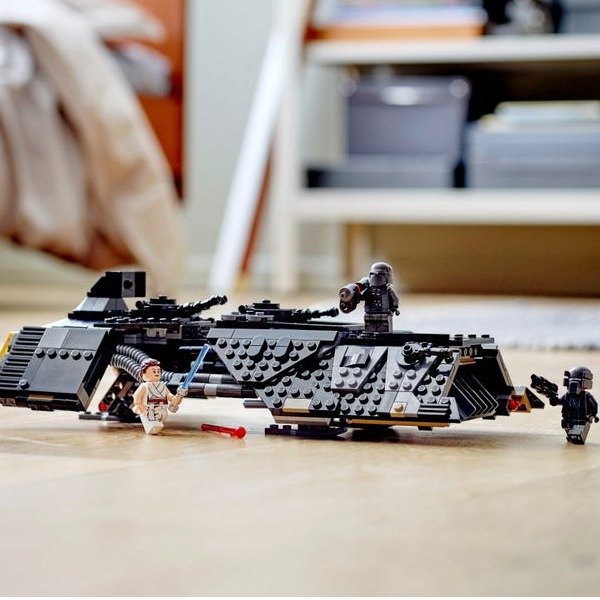 Knights of Ren™ Transport Ship 75284 | Star Wars™ | Buy online at the Official LEGO® Shop US