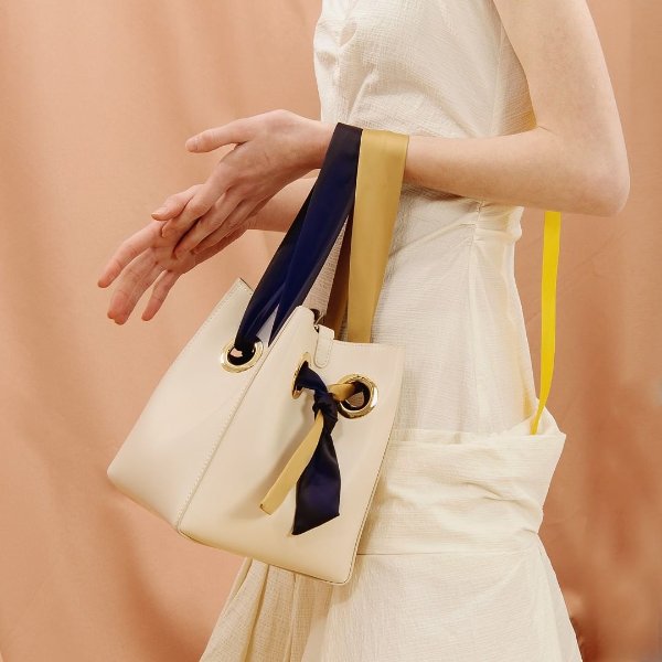 Ribbon 丝带方形水桶包 - 奶油色 | UNITUDE 时尚手袋线上商店