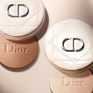 Dior 白皮革新款高光来袭 经典戴妃印花 打造高级水光肌