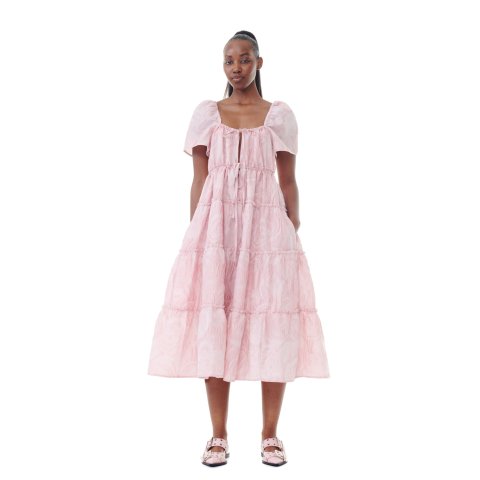 粉色泡泡纱叠层连衣裙