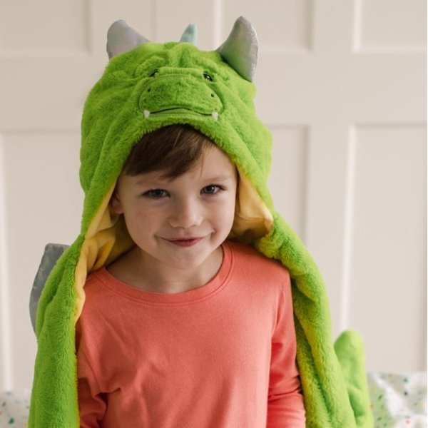 ® Wild for Style™ 2-in-1 Transformable Character Cape & Plush Pal – Dragon