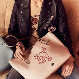 Coach X Keith Haring 合作款美包及配饰热卖