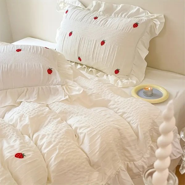 4pcs Skin-friendly Brushed Duvet Cover Set (1*Duvet Cover + 1*Flat Sheet + 2*Pillowcase, Without Core), Seersucker Strawberry Tulip Embroidery Lace Bedding Set, Soft Comfortable Four Seasons Universal Duvet Cover, For Bedroom, Guest Room