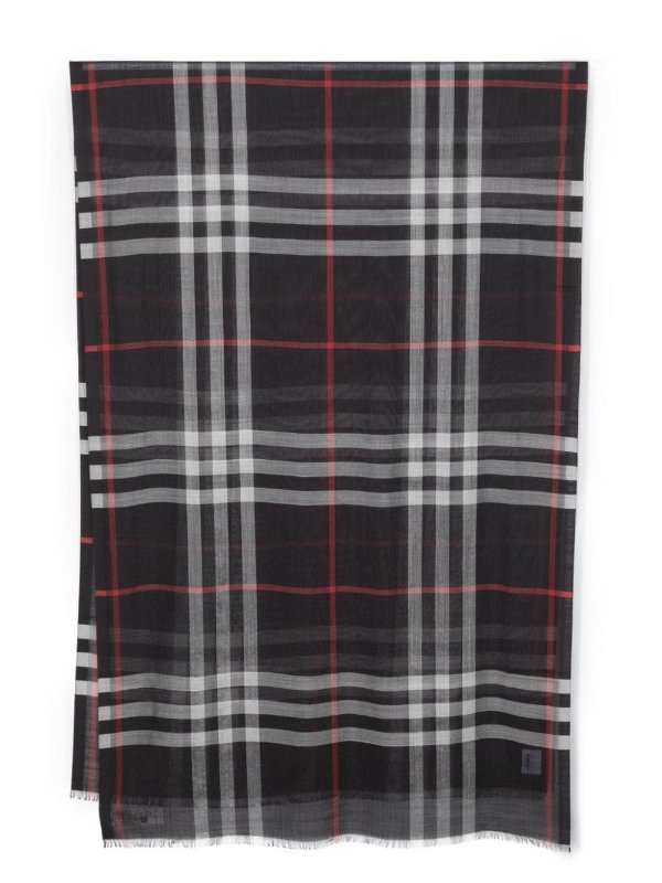 Scarf with check pattern