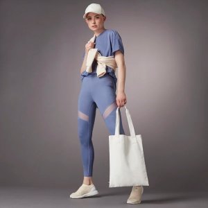 adidas 长春花蓝 T恤、运动内衣、吊带裙 2022显白流行色