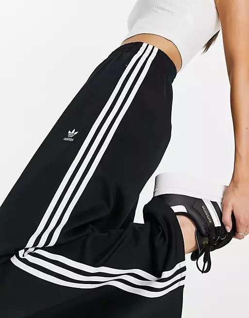 relaxed sweatpants in black