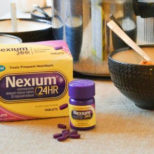 Nexium 24HR (20mg, 14 Count) Delayed Release Heartburn Relief Capsules, Esomeprazole Magnesium Acid Reducer