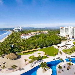 From $599 PPPuerto Vallarta: 4 Nights in Suite at Luxe, Top-Rated, All-Incl. Resort w/Air