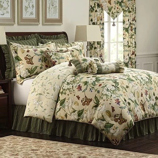 Williamsburg Reversible Comforter SetWilliamsburg Reversible Comforter SetRatings & ReviewsCustomer PhotosQuestions & AnswersShipping & ReturnsMore to Explore