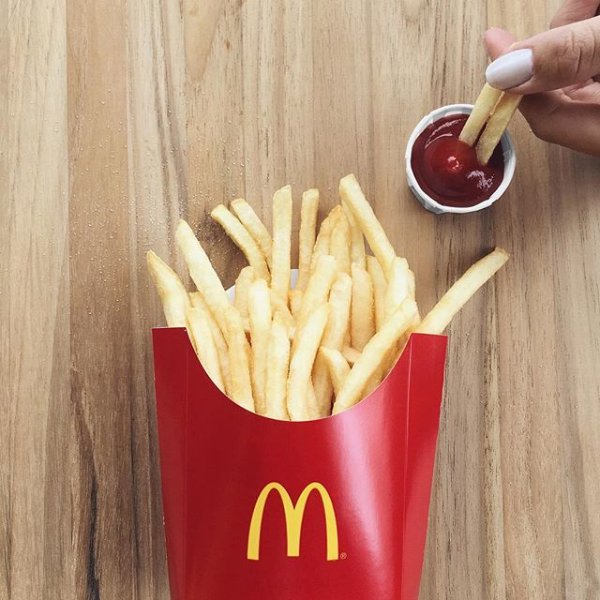 麦当劳 中号薯条免费领活动 别忘了番茄酱哦 七月每个周五有效 需使用