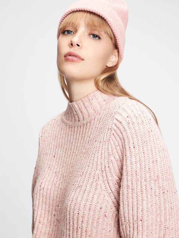 粉色毛衣