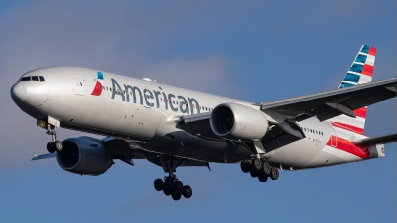美国AA航班男子放臭屁，口出狂言惹恼其他乘客，飞机被迫返回登机口