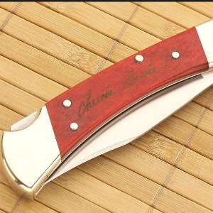Buck Knives 110 Chairman系列经典折刀，附带真皮刀鞘