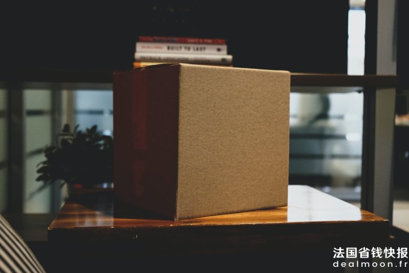 brandable-box-yW9jdBmE1BY-unsplash