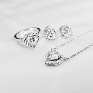 折扣升级：InfinityXinfinity 宝藏首饰品牌 超强折扣来袭！钻石项链、耳钉