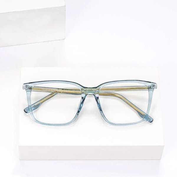 Krystal 独家雾霾蓝配色，质感满满，精致TR眼镜