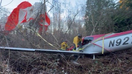 一架飞机失控坠毁在Bellevue住宅区，无一人伤亡！