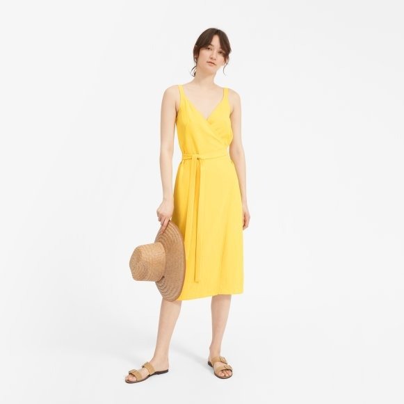 黄色连衣裙