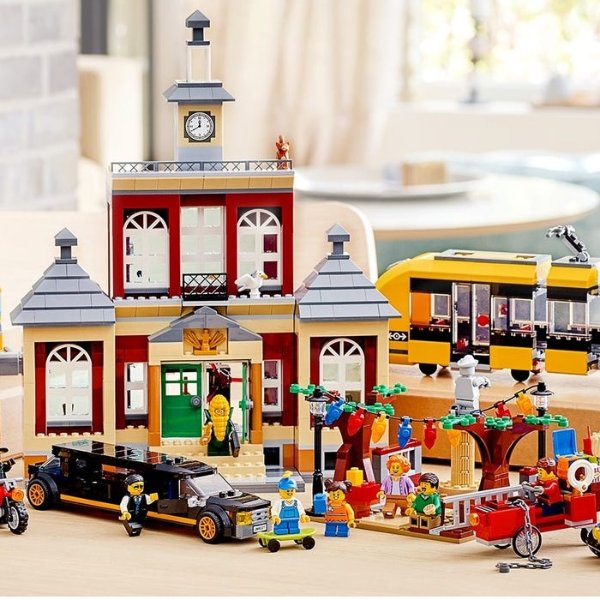 Main Square 60271 | City | Buy online at the Official LEGO® Shop US