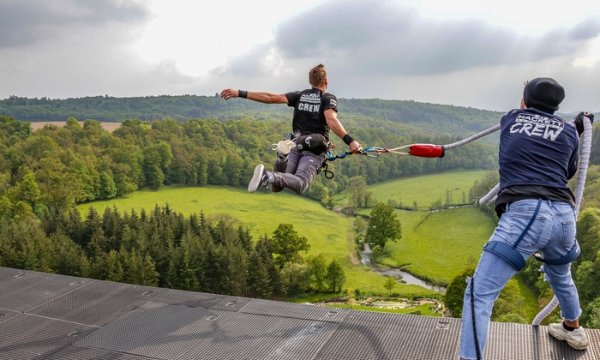 aj hackett 140米高双人蹦极限时折扣 情人节和你的爱人勇敢一次吧