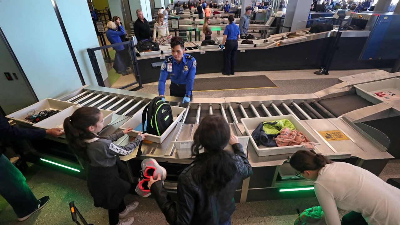 坐飞机注意！波士顿机场有人因携带“吸血鬼吸管”过安检 而被捕并面临指控