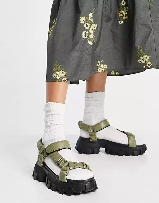 Expectation chunky sandals in olive