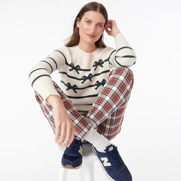 Cashmere crewneck sweater with bow stripes