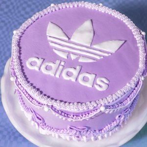 限今天：adidas 紫色运动鞋服专场 香芋紫短裤$35 卫衣$42