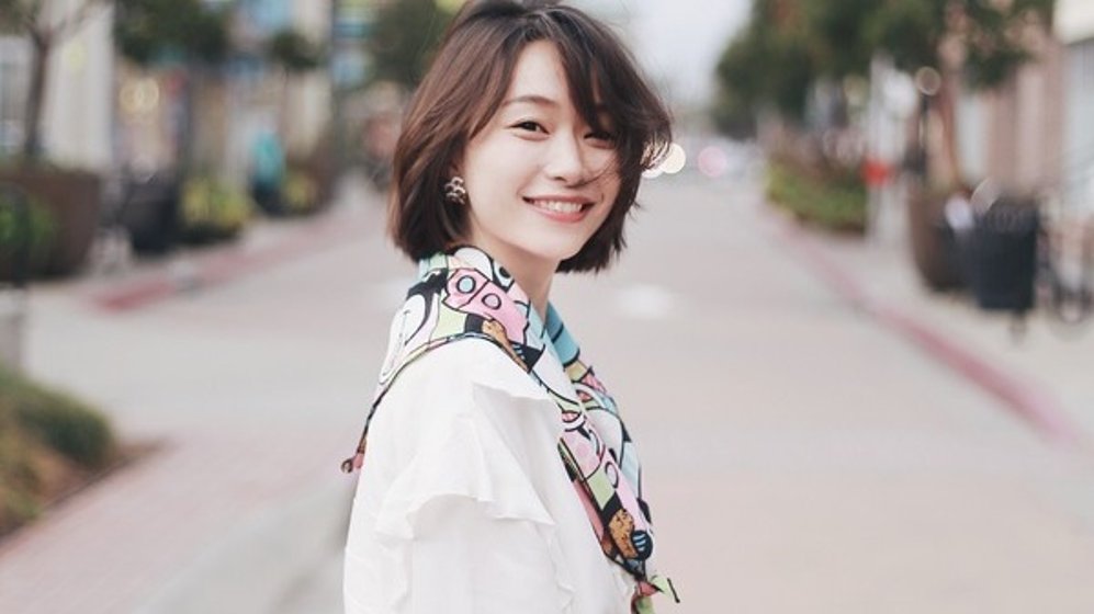 最简单的丝巾系法,原来也可以这么不一样