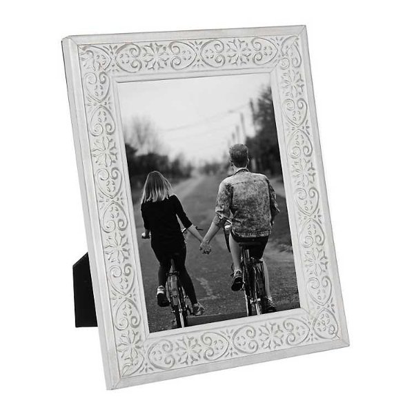 White and Silver Medallion Heritage Frame, 5x7