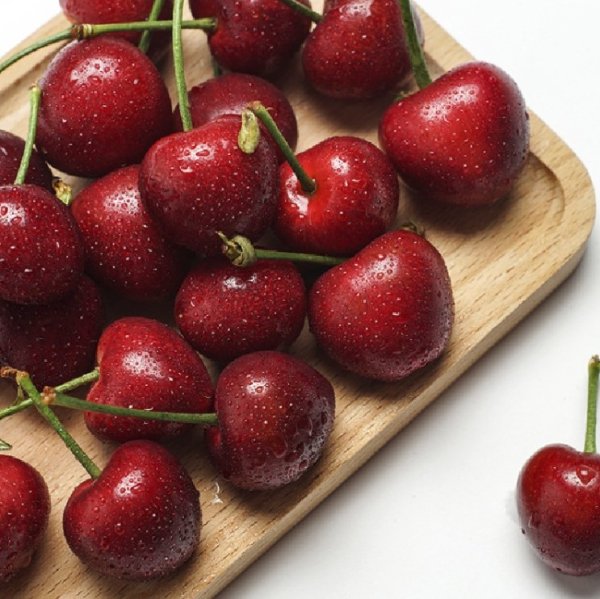 Premium Fresh Cherries 8.5R 2kg (International shipping to China)