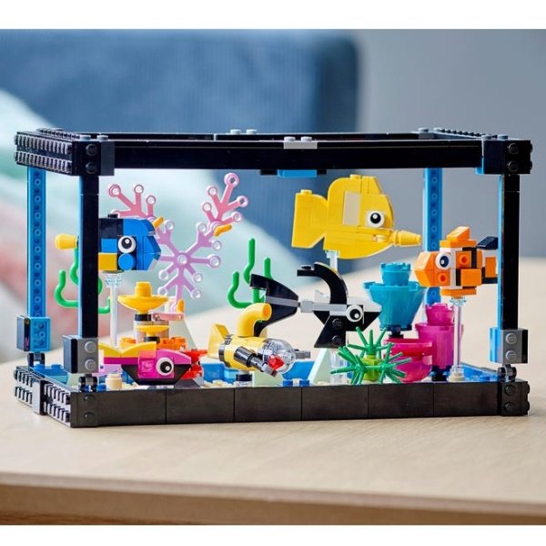 Fish Tank 31122 | Creator 3-in-1 | Buy online at the Official LEGO® Shop US
