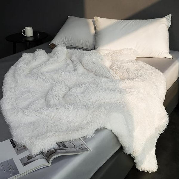 MAXICOZY Fuzzy Faux Fur Blanket 50" x 60"