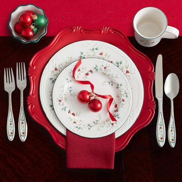 5072007 Winterberry Holiday 16 Piece Dinnerware Set, Service for 4, White