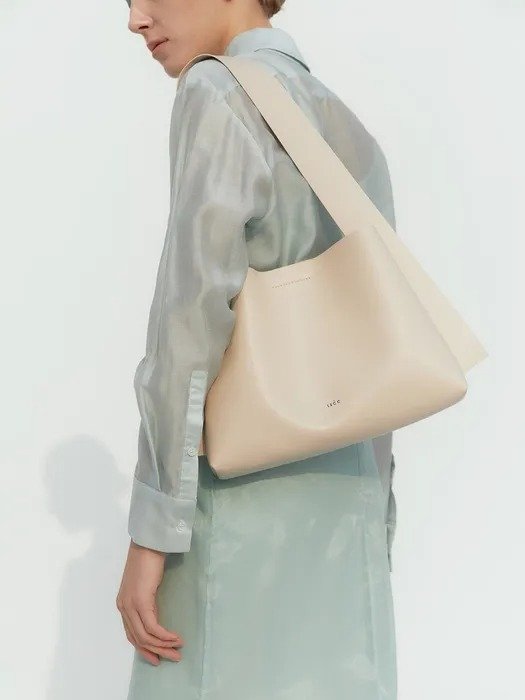 Arc Low Bucket Leather Bag