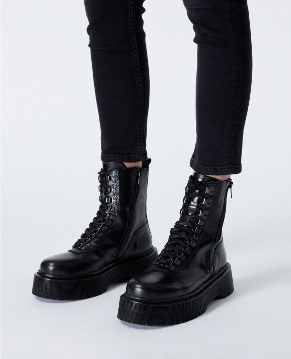 Lace-up leather flat black boots