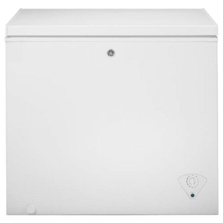 FCM7SKWW White 38 Inch Wide 7 Cu. Ft. Freestanding Chest Freezer with Sliding Bulk StoraBaskets and Adjustable Temperature Control