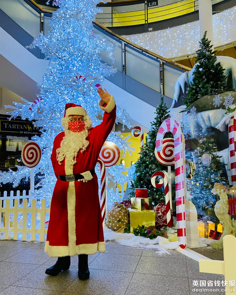 Santa-in-OT-3-Photo-Sara-Thomson-Photography