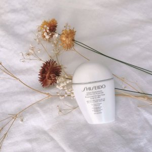 Shiseido 小白瓶防晒 SPF42 轻薄不黏腻 水状质地很好推